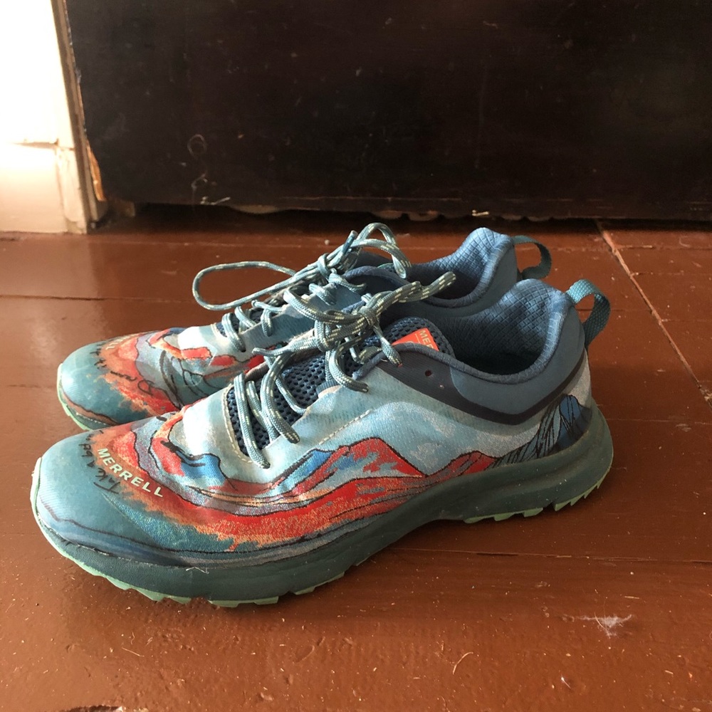 Running shoes